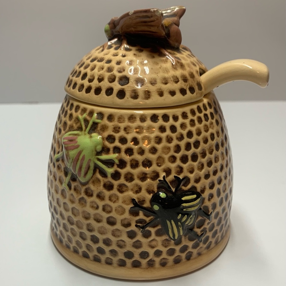 Vintage Arnel’s pottery beehive honey pot with spoon
